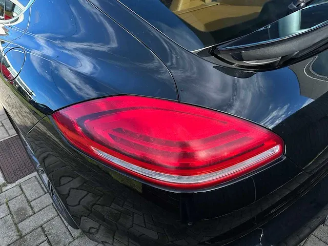 Porsche - panamera - personenauto - afbeelding 14 van  33