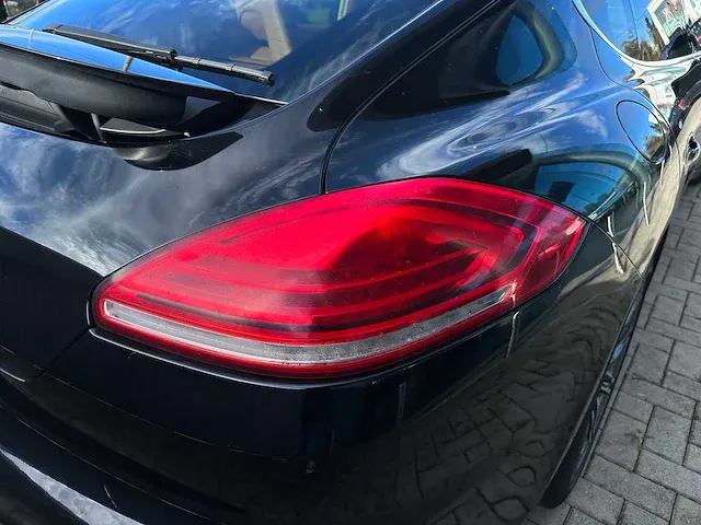 Porsche - panamera - personenauto - afbeelding 15 van  33