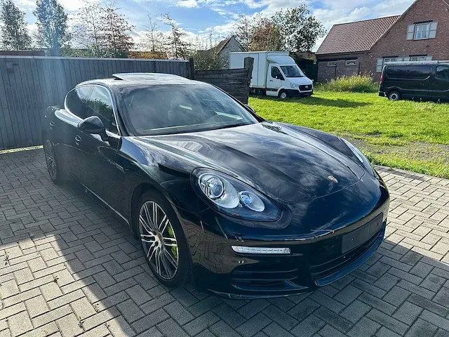 Porsche - panamera - personenauto - afbeelding 17 van  33