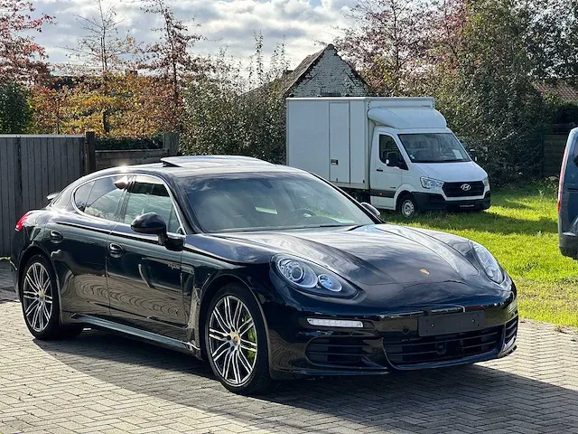 Porsche - panamera - personenauto - afbeelding 18 van  33