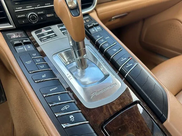 Porsche - panamera - personenauto - afbeelding 19 van  33