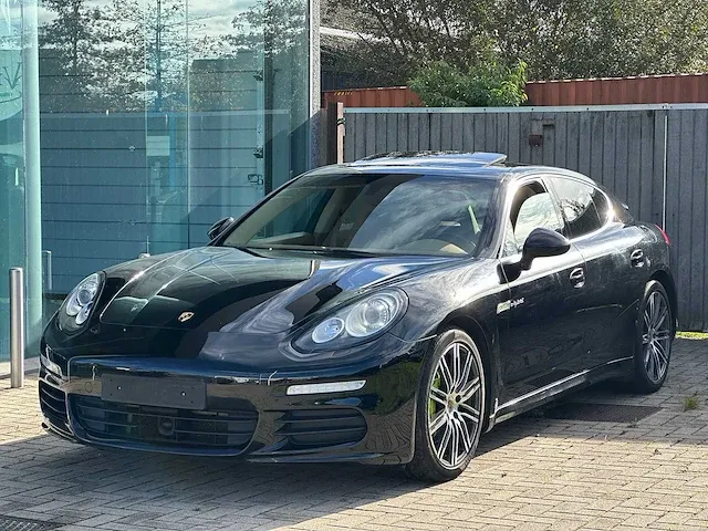Porsche - panamera - personenauto - afbeelding 12 van  33