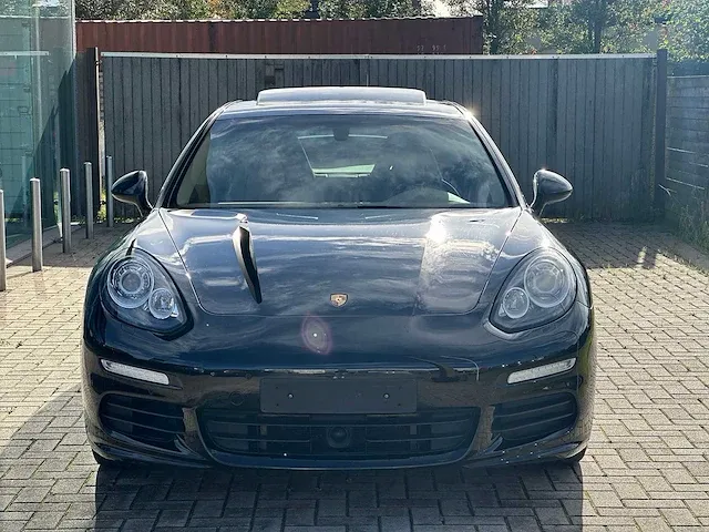 Porsche - panamera - personenauto - afbeelding 23 van  33