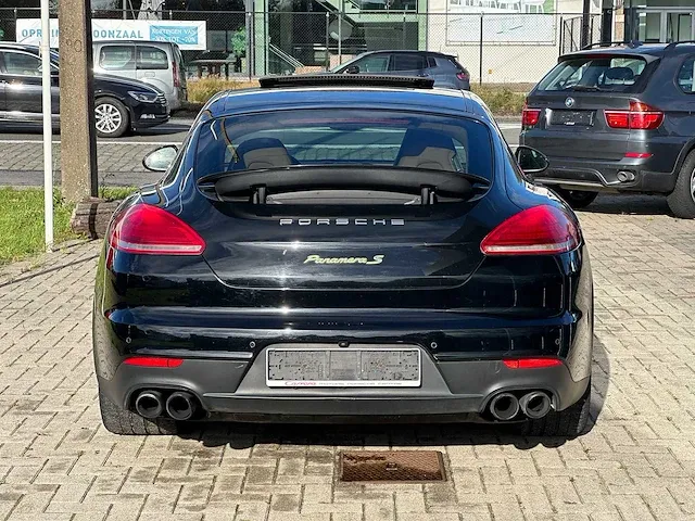 Porsche - panamera - personenauto - afbeelding 28 van  33