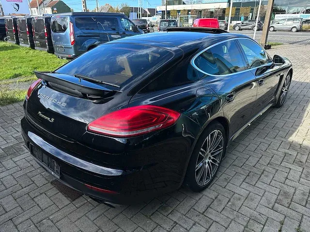 Porsche - panamera - personenauto - afbeelding 29 van  33