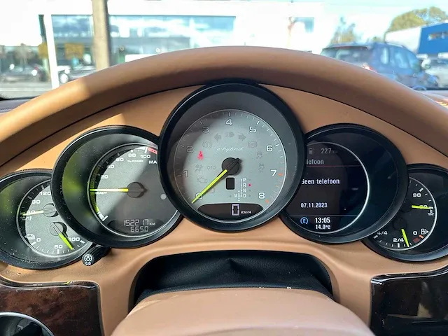 Porsche - panamera - personenauto - afbeelding 31 van  33