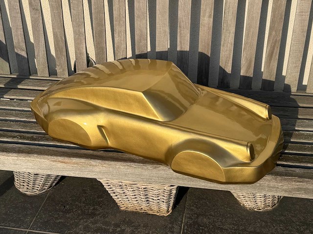 Porsche 911 sculptuur 90cm gold - afbeelding 1 van  2