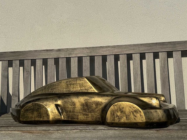 Porsche 911 sculptuur 90cm old gold - afbeelding 2 van  2