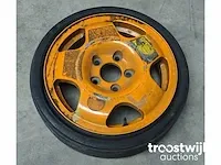 Porsche 911 vintage reservewiel, inclusief bridgestone band - afbeelding 1 van  3