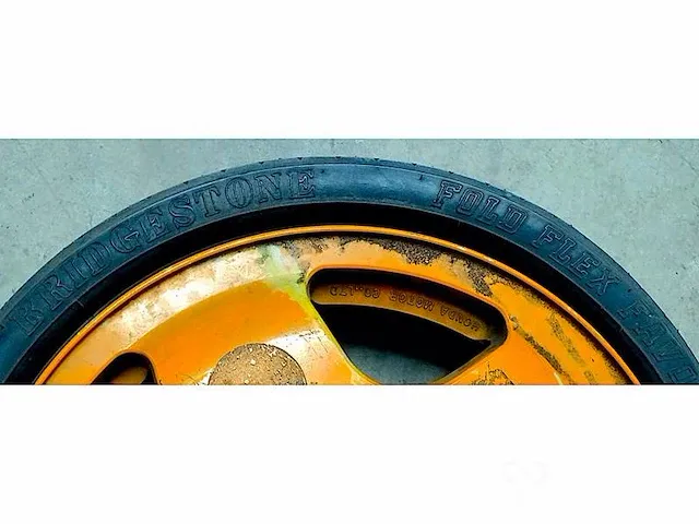 Porsche 911 vintage reservewiel, inclusief bridgestone band - afbeelding 2 van  3