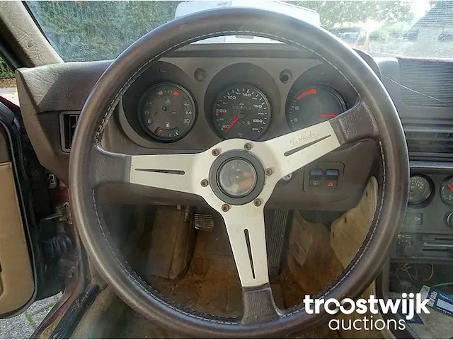 Porsche 924 (barn-find) - afbeelding 17 van  30
