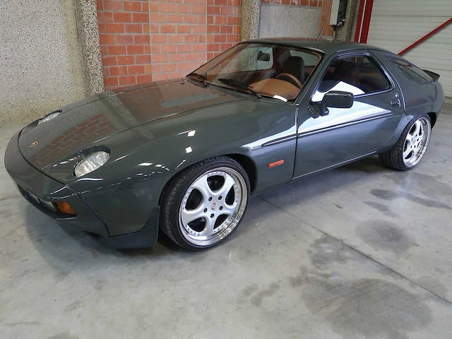 Porsche 928 s - afbeelding 1 van  107