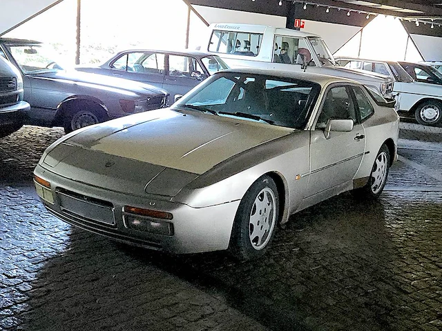 Porsche 944 turbo (barn-find) (marge) - afbeelding 1 van  1