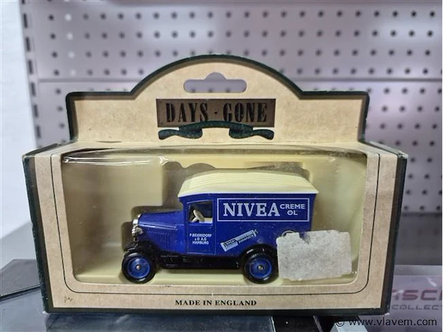 Porsche, norev en nivea 3 stuks - afbeelding 2 van  3
