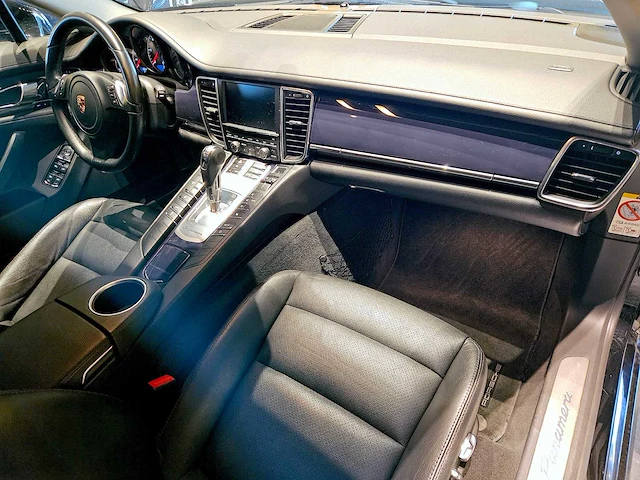 Porsche panamera 3.0 v6 diesel - afbeelding 11 van  52