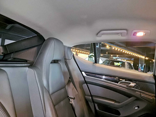 Porsche panamera 3.0 v6 diesel - afbeelding 18 van  52