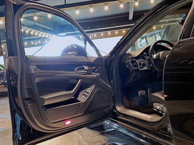 Porsche panamera 3.0 v6 diesel - afbeelding 26 van  52