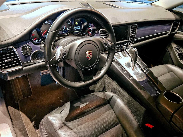 Porsche panamera 3.0 v6 diesel - afbeelding 27 van  52