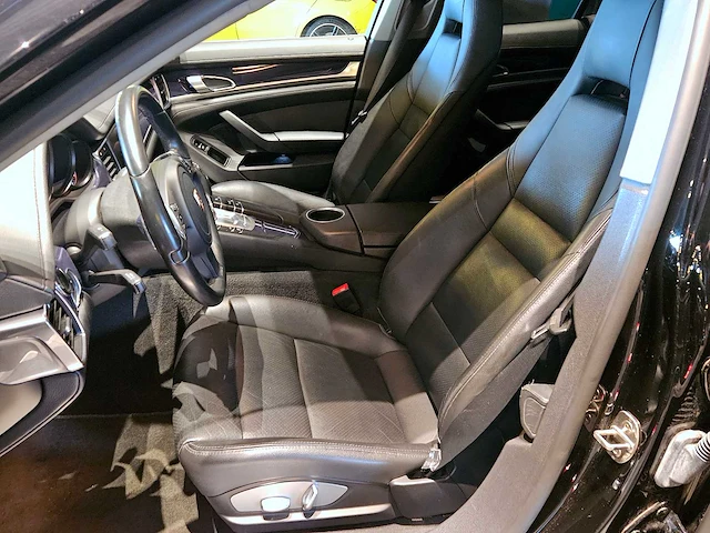 Porsche panamera 3.0 v6 diesel - afbeelding 28 van  52