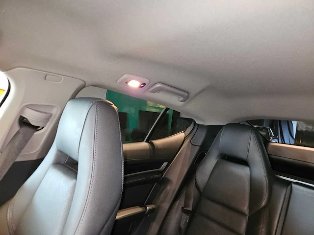 Porsche panamera 3.0 v6 diesel - afbeelding 36 van  52