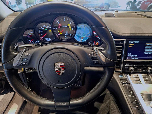 Porsche panamera 3.0 v6 diesel - afbeelding 37 van  52