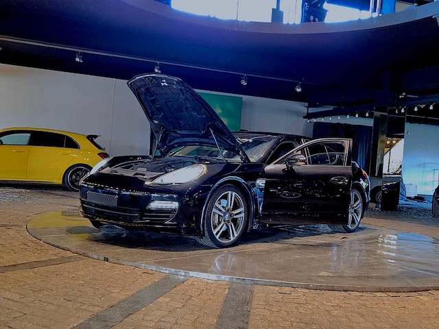 Porsche panamera 3.0 v6 diesel - afbeelding 38 van  52
