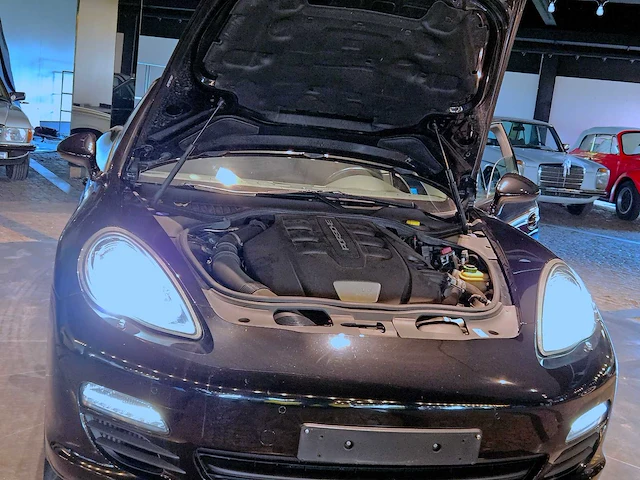 Porsche panamera 3.0 v6 diesel - afbeelding 39 van  52