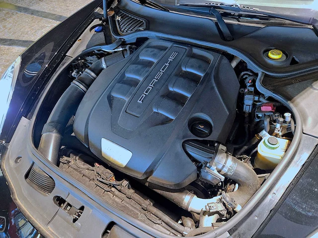 Porsche panamera 3.0 v6 diesel - afbeelding 40 van  52