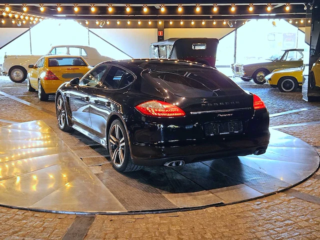 Porsche panamera 3.0 v6 diesel - afbeelding 34 van  52