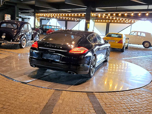 Porsche panamera 3.0 v6 diesel - afbeelding 45 van  52