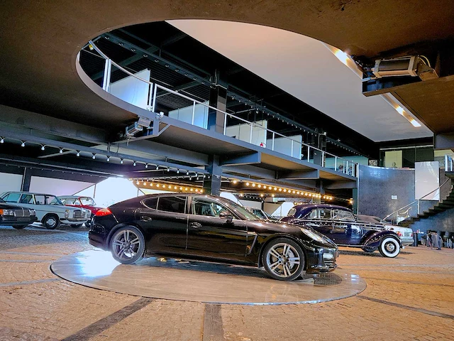 Porsche panamera 3.0 v6 diesel - afbeelding 49 van  52