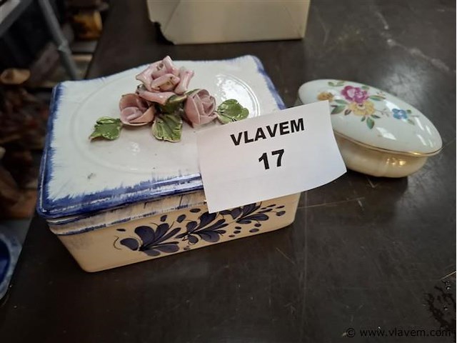 Porselein dekselpotje - afbeelding 1 van  3