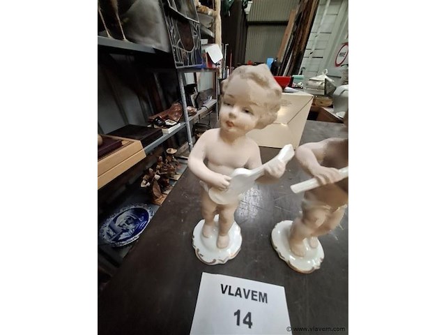 Porselein putto - afbeelding 2 van  4