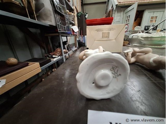 Porselein putto - afbeelding 4 van  4