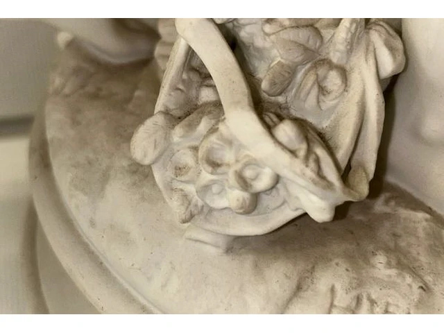 Porseleinen beeld - afbeelding 13 van  14