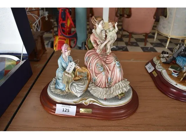 Porseleinen beeldje 2 vrouwen met kind cortese ca. 30cm - afbeelding 1 van  8