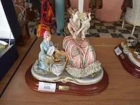 Porseleinen beeldje 2 vrouwen met kind cortese ca. 30cm - afbeelding 1 van  8