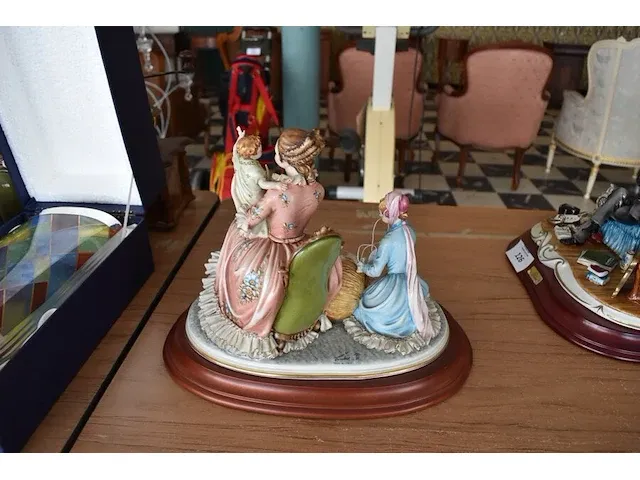 Porseleinen beeldje 2 vrouwen met kind cortese ca. 30cm - afbeelding 6 van  8
