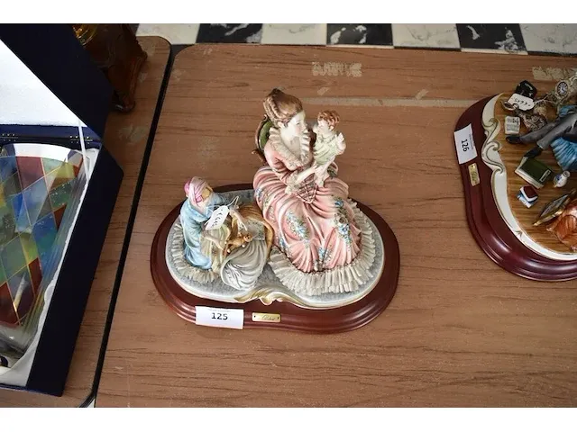 Porseleinen beeldje 2 vrouwen met kind cortese ca. 30cm - afbeelding 8 van  8