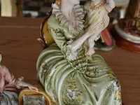 Porseleinen beeldje 2 vrouwen zittend met kinderen ca. 25cm - afbeelding 7 van  9
