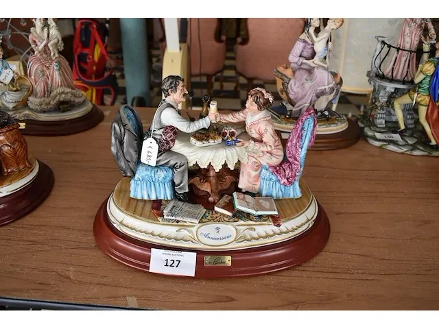 Porseleinen beeldje man en vrouw aan tafel ca. 25cm cortese - afbeelding 1 van  10