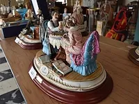 Porseleinen beeldje man en vrouw aan tafel ca. 25cm cortese - afbeelding 5 van  10