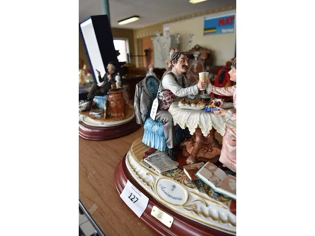 Porseleinen beeldje man en vrouw aan tafel ca. 25cm cortese - afbeelding 8 van  10