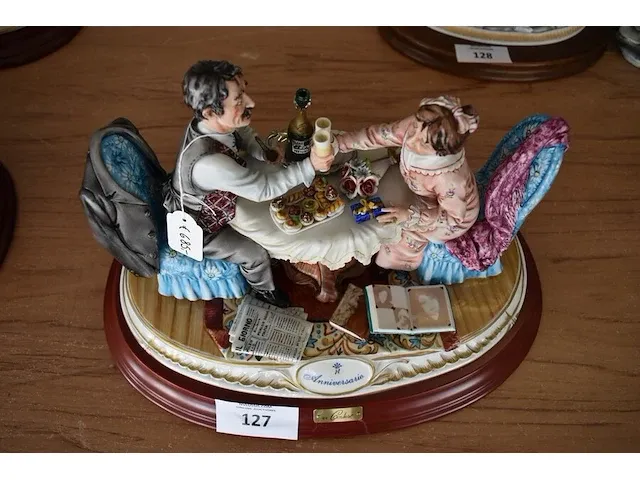 Porseleinen beeldje man en vrouw aan tafel ca. 25cm cortese - afbeelding 9 van  10