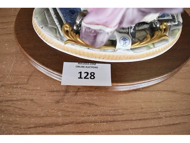 Porseleinen beeldje vrouw zittend met kind ca. 30cm - afbeelding 2 van  7