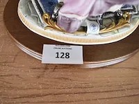 Porseleinen beeldje vrouw zittend met kind ca. 30cm - afbeelding 2 van  7