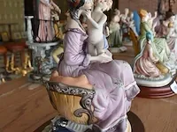 Porseleinen beeldje vrouw zittend met kind ca. 30cm - afbeelding 4 van  7