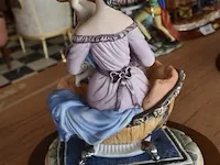 Porseleinen beeldje vrouw zittend met kind ca. 30cm - afbeelding 6 van  7