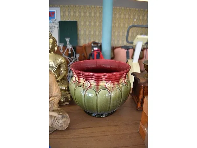 Porseleinen bloempot, blauw glazen petroleumlamp, 11 rosassen balie, oude koffiemolen - afbeelding 4 van  9