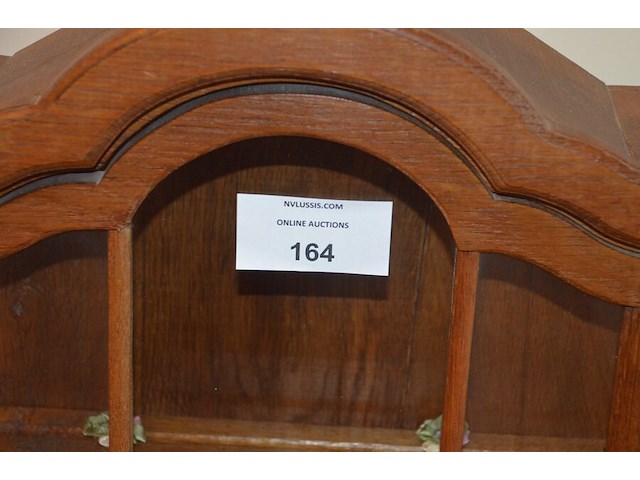 Porseleinen lampetstel, eiken hangvitrine - afbeelding 3 van  8